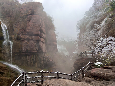 云台山红石峡雪景