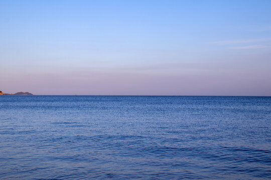 夕阳下的大海