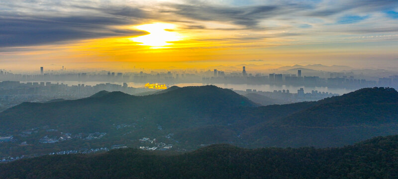 杭州西湖群山与城市风光