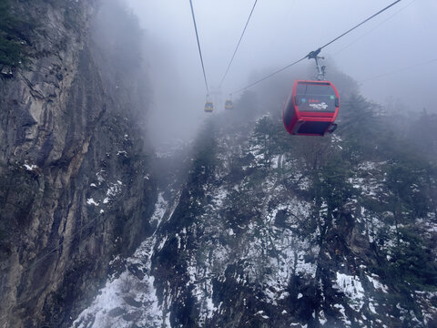 老君山缆车雪景