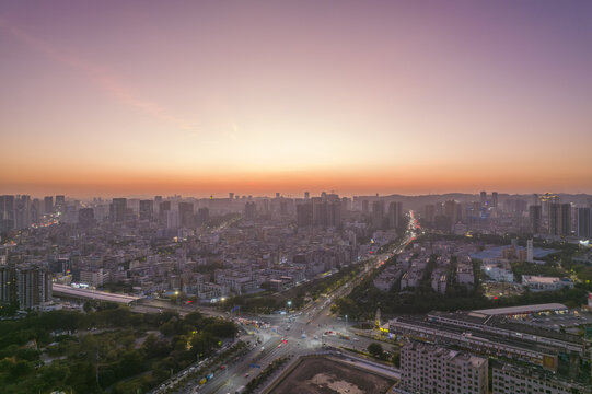 深圳龙岗道路交通霞光美景