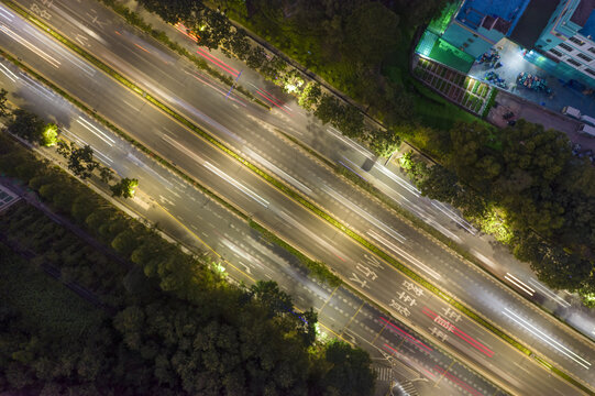 城市道路慢门摄影