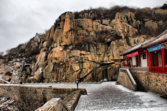 泰山天街白云居雪景