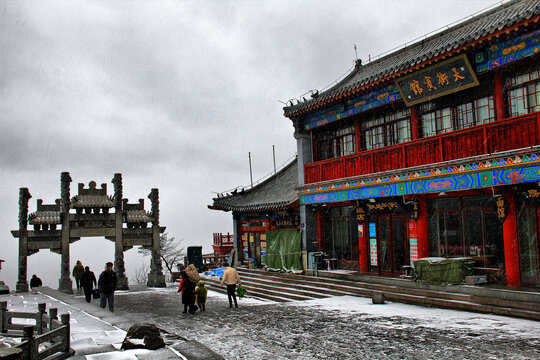 泰山天街雪景