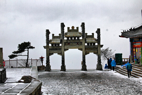 泰山天街雪景