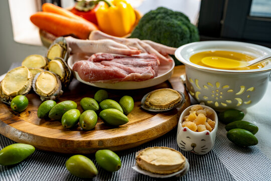 橄榄炖猪肉汤