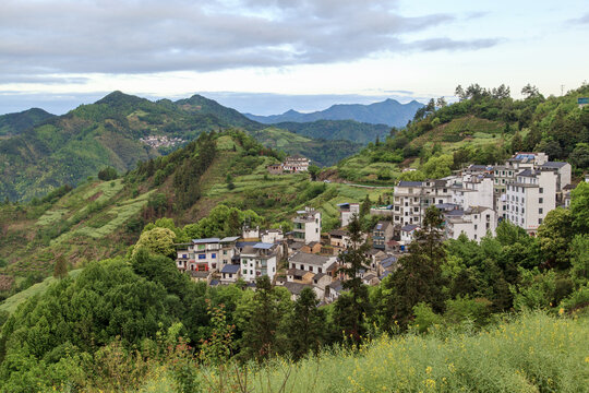 春天的皖南山村