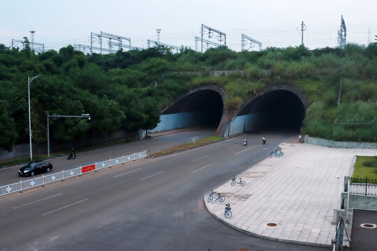 双向隧道