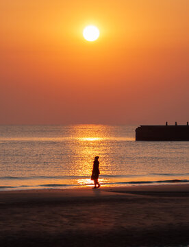 海上日出