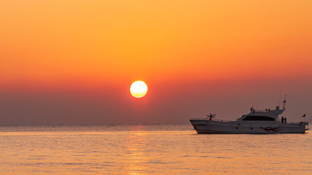 海上日出