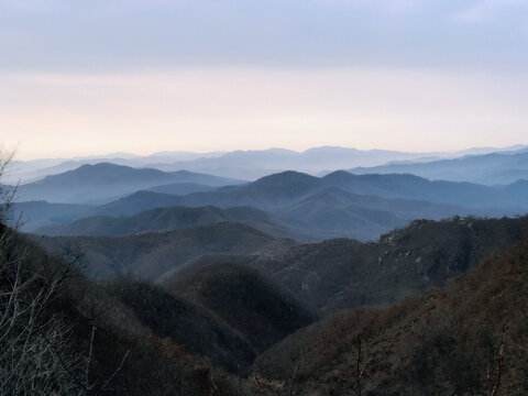 远山含烟