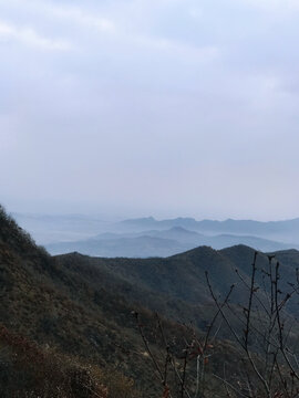 远山含烟