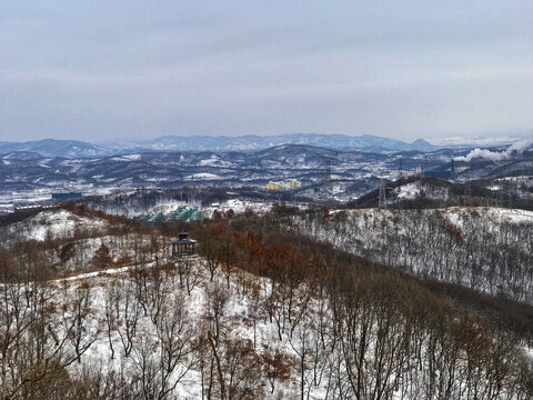 雪山连绵