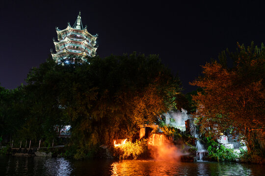 广西桂林日月双塔夜景