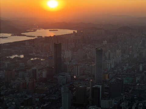 徐州城市上空的夕阳