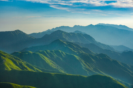 绵延万里的山