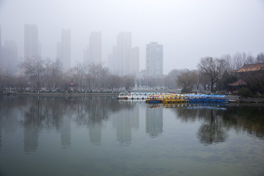 雾霾笼罩的城市