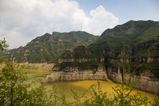 山峦河流