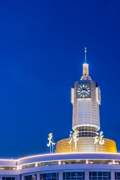 中国天津站建筑外部夜景