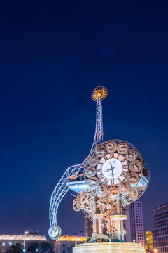 中国天津津湾广场的世纪钟夜景