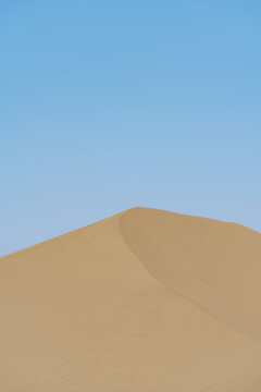 内蒙古阿拉善盟沙漠中的沙丘