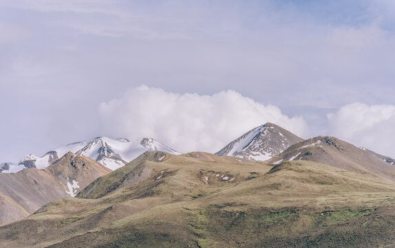 青海省阿尼玛卿雪山高原山地