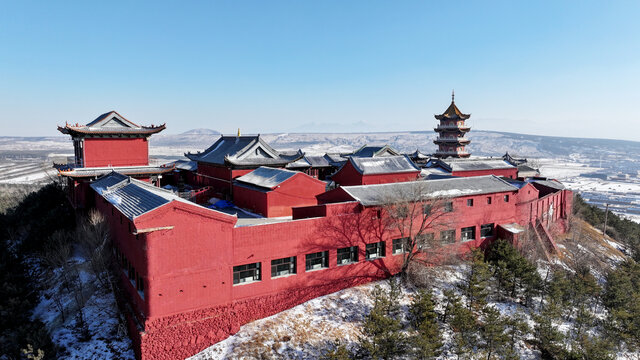 建在火山口上的古刹昊天寺