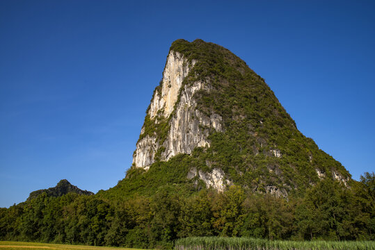 山峰山景