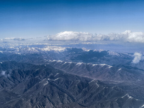 航拍山脉云层