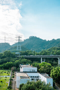 山里的厂房草坪绿化山顶水厂宿舍