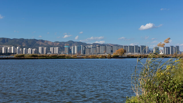 昆明蓝天白云滇池城市建筑