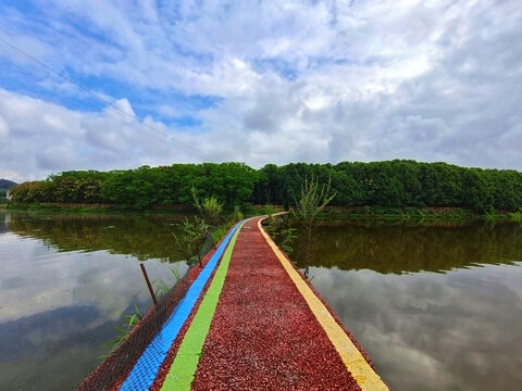 湖上步道