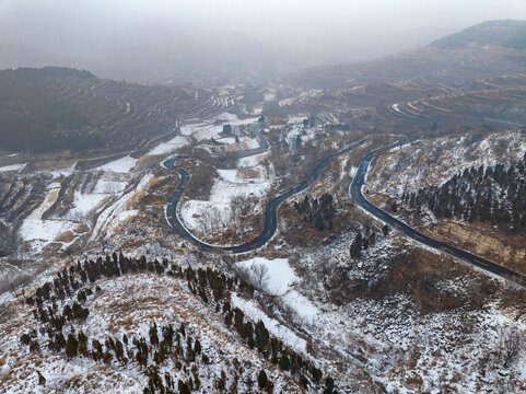 济南金刚纂盘山公路雪景