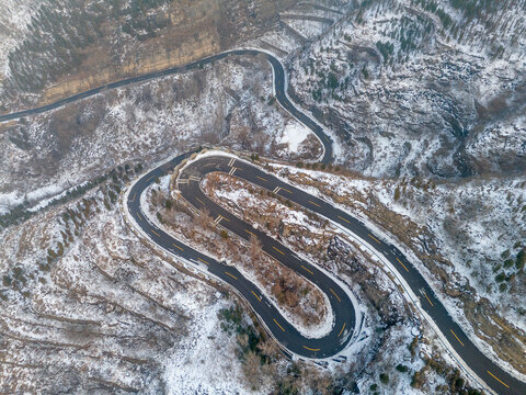 济南金刚纂盘山公路雪景