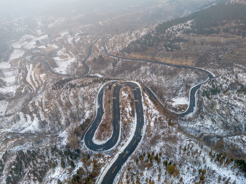 济南金刚纂盘山公路雪景