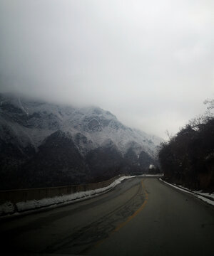 雪后的盘山公路