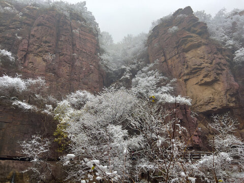 云台山红石峡雪景