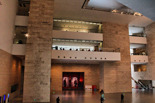 山东美术馆大厅走廊