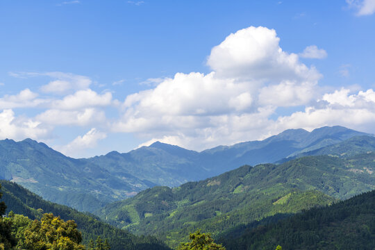 蓝天白云青山