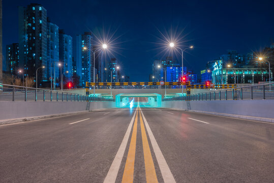 城市道路主干道灯光星芒夜景