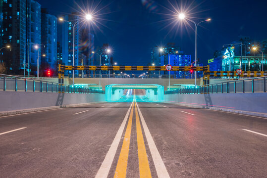 城市道路主干道灯光星芒夜景