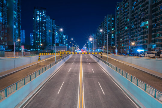 城市道路主干道灯光星芒夜景