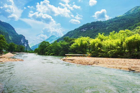 广东的山脉和湖泊和公园美景