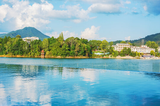 广东的山脉和湖泊和公园美景