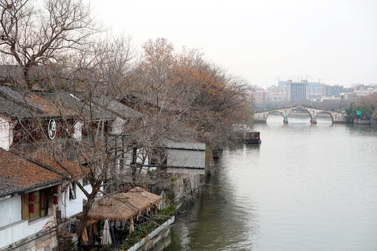冬日杭州拱宸桥古运河畔