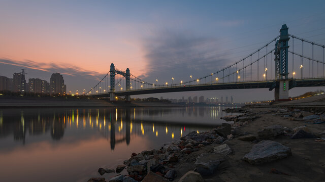 武汉汉江上的古田桥夜景