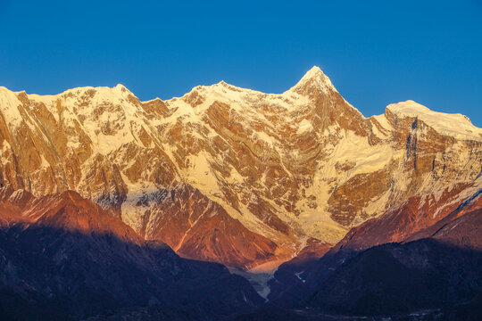 南迦巴瓦日照金山