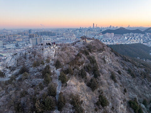 千佛山上航拍济南都市风光