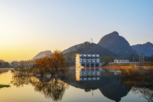 广西钟山富江日出风光大图