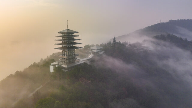 日出下的临平东来阁风光